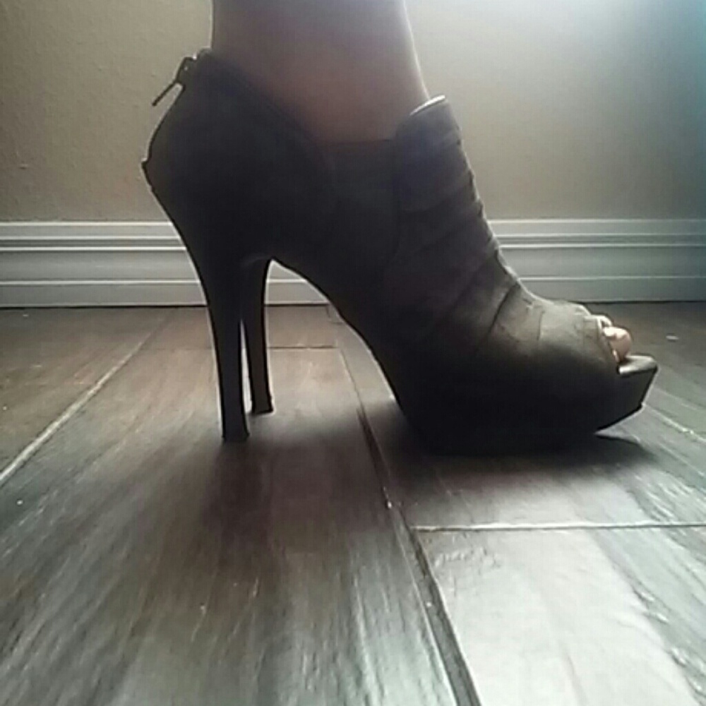Fergalicious by Fergie booties